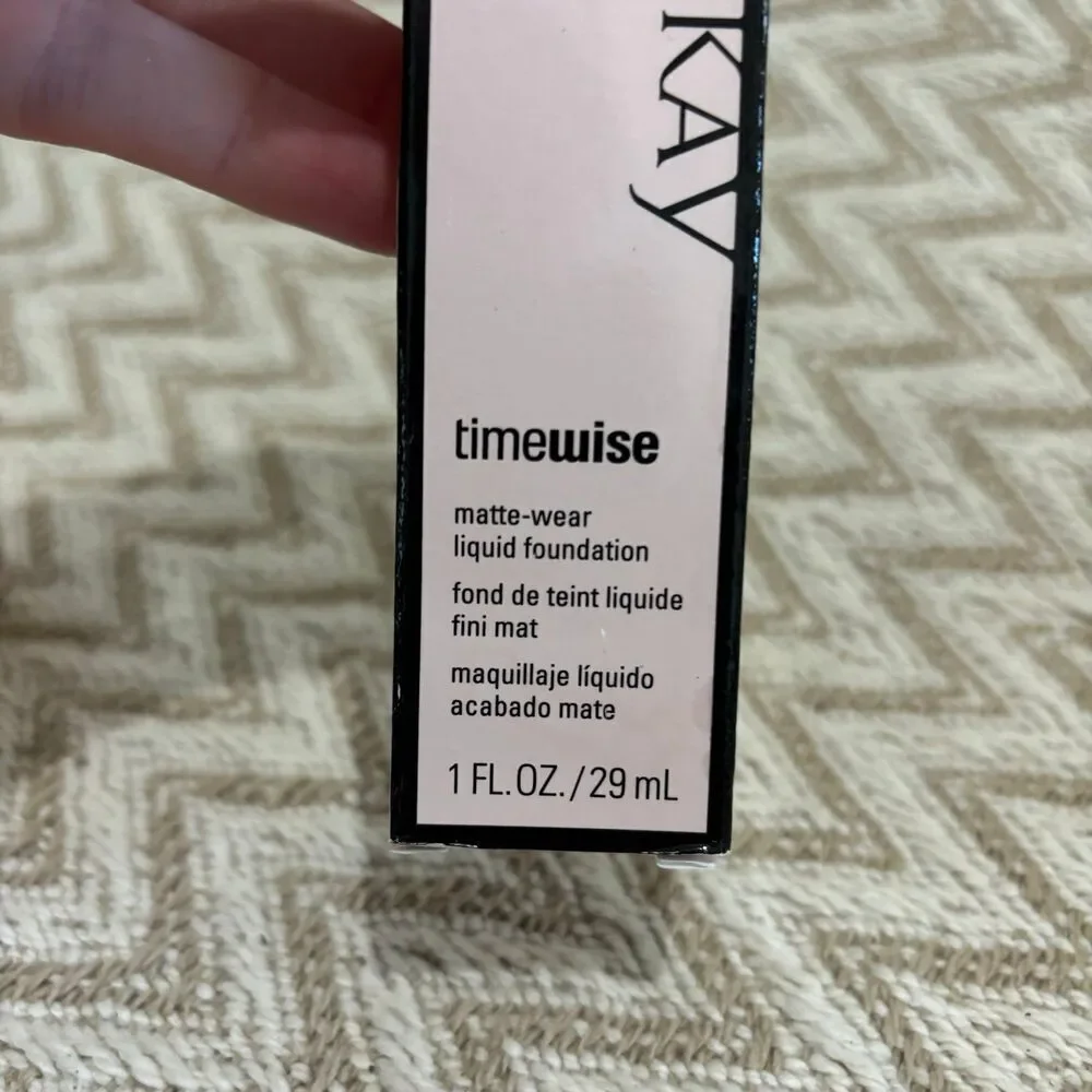 Mary Kay Timewise Matte Wear Liquid Foundation Ivory 3